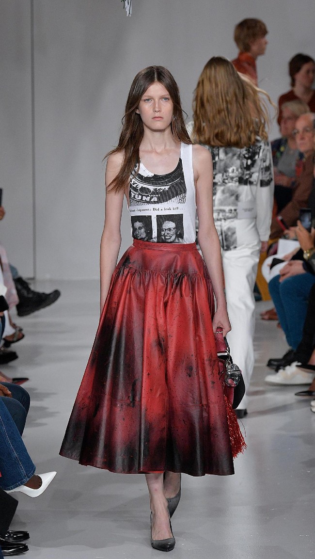 A model walks the runway for Calvin Klein Collection fashion show during New York Fashion Week  on September 7, 2017 in New York City.  (Photo by Slaven Vlasic/Getty Images)