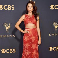 Sarah Hyland dituding melakukan diet ekstrem karena perubaha tubuhnya yang jadi sangat kurus. Padahal saat itu bintang Modern Family ini menderita sakit parah. Dia harus menjalani transplantasi ginjal akibat endometriosis dan hernia pada pertengahan 2018. Pengobatan itu membuat berat badannya turun drastis. Foto: Dok. Getty Images