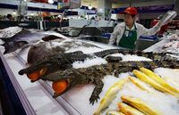 Hii! Pria Ini Taruh Buaya Hidup untuk Bahan Makan Malamnya di Kolam Publik