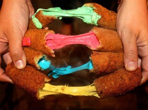 Wah, Cantiknya Stik Mozzarella Goreng dengan Warna-warni Unicorn!