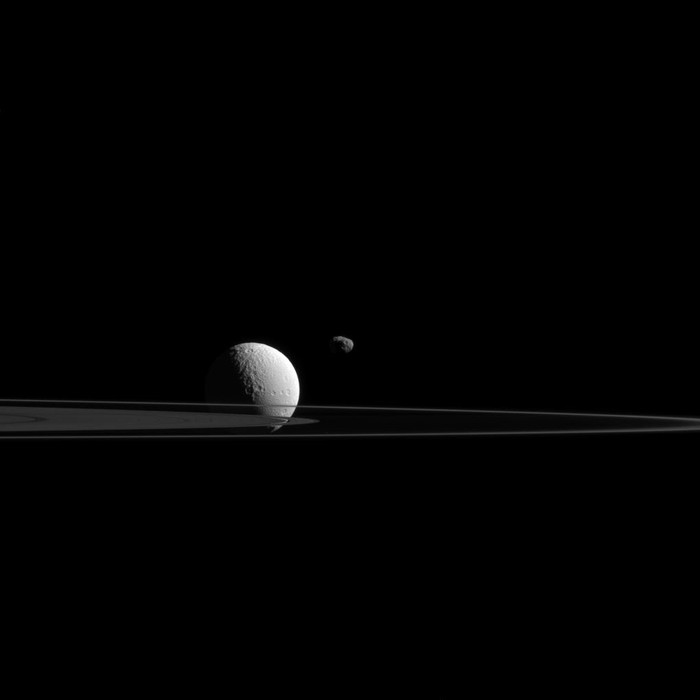 satelit saturnus