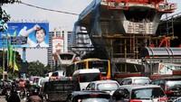 Pembangunan flyover Pancoran dengan panjang 840 meter tersebut ditargetkan dapat rampung pada akhir tahun 2017 ini.