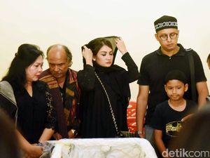 Sudah Berbeda Keyakinan, Natalie Sarah Hanya Bisa Bantu Doa Pemakaman Ibunda