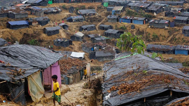 Kobaran Api dan Suara Tembakan Terdengar dari Desa Rakhine Kobaran Api dan Suara Tembakan Terdengar dari Desa Rakhine
