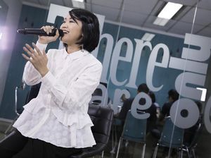 Terjatuh di Panggung, Radhini Selesaikan Penampilan di BNI Java Jazz