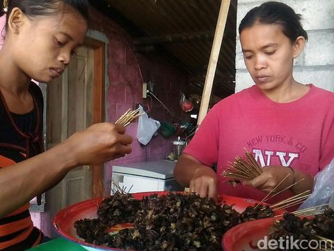 Daging bekicot diolah jadi sate/
