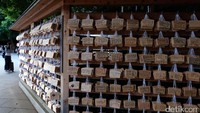 Berbagai harapan pun tertulis di sana. Baik itu dalam bahasa Jepang, Inggris bahkan Indonesia (Rachman Haryanto/detikTravel)