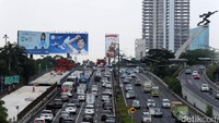Fyover Pancoran akan membentang tepat di sebelah tol dalam kota, dan terdiri dari dua lajur dengan lebar 9 meter.