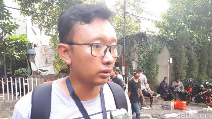 Ketua Bidang Advokasi YLBHI Muhammad Isnur bercerita soal gedung LBH Jakarta yang dikepung