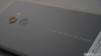 Ponsel besar ini ditenagai oleh baterai berkapasitas 3.400 mAh. Soal kamera, di belakang ada kamera dengan sensor IMX386 yang punya resolusi 12 megapixel. Foto: detikINET/Anggoro Suryo Jati