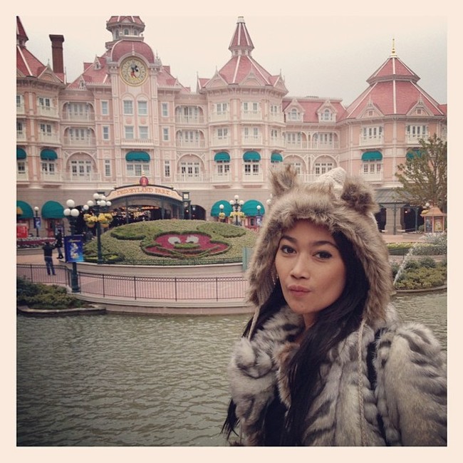 Jika melihat kembali foto-foto lama Ratu Felisha, perubahannya kini memang tampak signifikan. Bibirnya dulu tak setebal saat ini. Foto: dok. Instagram