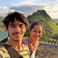 Prisia Nasution adalah seorang artis Indonesia, ia dinikahi oleh aktor Malaysia bernama Ledil Putra. Foto: Instagram.