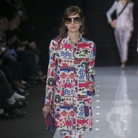 Terdiri dari 113 set busana, koleksi terbaru Armani tampil lebih playful dan berenergi. Cocok bagi generasi milenial. (Foto: dok. Vogue)