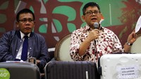 Wakil Ketua Pansus Hak Angket KPK Masinton Pasaribu dan Teuku Taufiqulhadi melakukanj jumpa pers di ruang presroom DPR, Komplek Parlemen, Senayan, Jakarta, Senin (18/9/2017).
