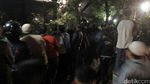 Foto-foto Aksi Pengepungan Gedung LBH Jakarta yang Berujung Rusuh