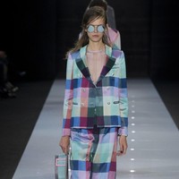 Terlihat dari pemilihan kombinasi warna yang didominasi palet pastel. (Foto: dok. Vogue)