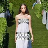 A model walks the runway during the Tory Burch Spring Summer 2018 Fashion Show at Cooper Hewitt, Smithsonian Design Museum on September 8, 2017 in New York City.  (Photo by Slaven Vlasic/Getty Images for Tory Burch)
