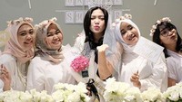 Vicky Shu akan menikah dengan Ade Imran, lelaki yang baru berpacaran dengannya beberapa bulan. Foto: Instagram caterinovista_drg