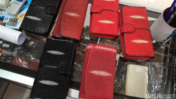 Model dompet yang dibeli Iriana Jokowi.