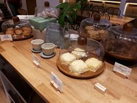 Brood-en-Boter: Menyantap Cumi Terong Balado hingga Bolu Nougat Klasik di Resto Homey