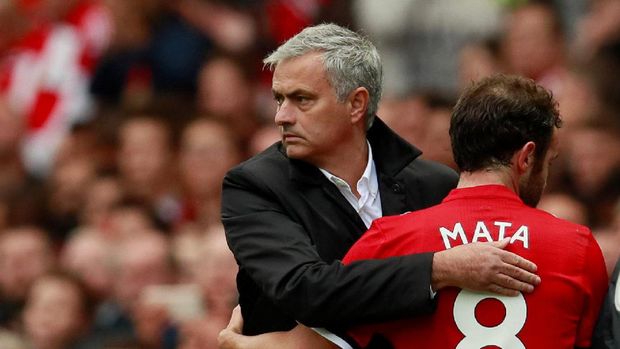 Juan Mata kini kembali satu klub dengan Jose Mourinho setelah sempat bersama di Chelsea. (