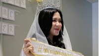 Meski sempat tak yakin, namun Vicky Shu kini telah mantap menjadi istri Ade Imran. Bismilah, saja, katanya. Foto: Instagram @caterinovista_drg