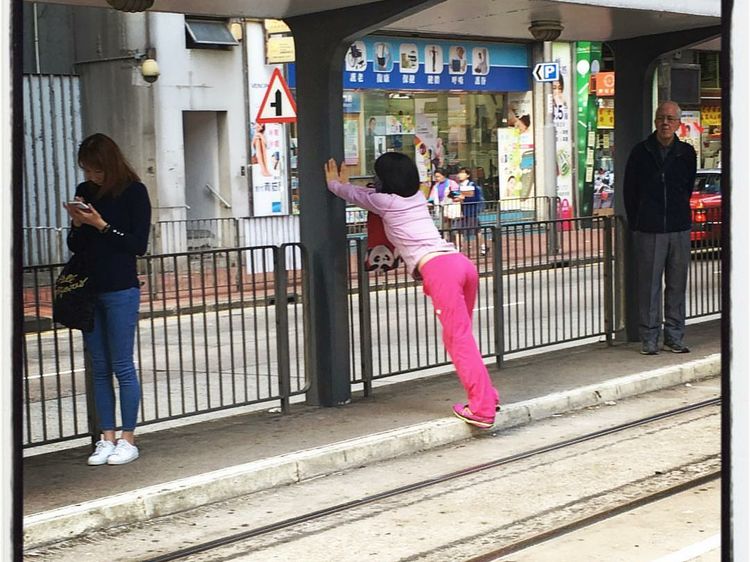 Cara Kreatif Orang-orang Olahraga di Tengah Jalan