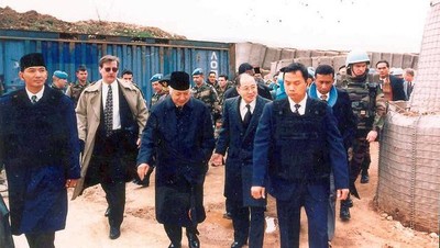 Dibandingkan dengan Jokowi, Begini Aksi Soeharto Saat ke Bosnia
