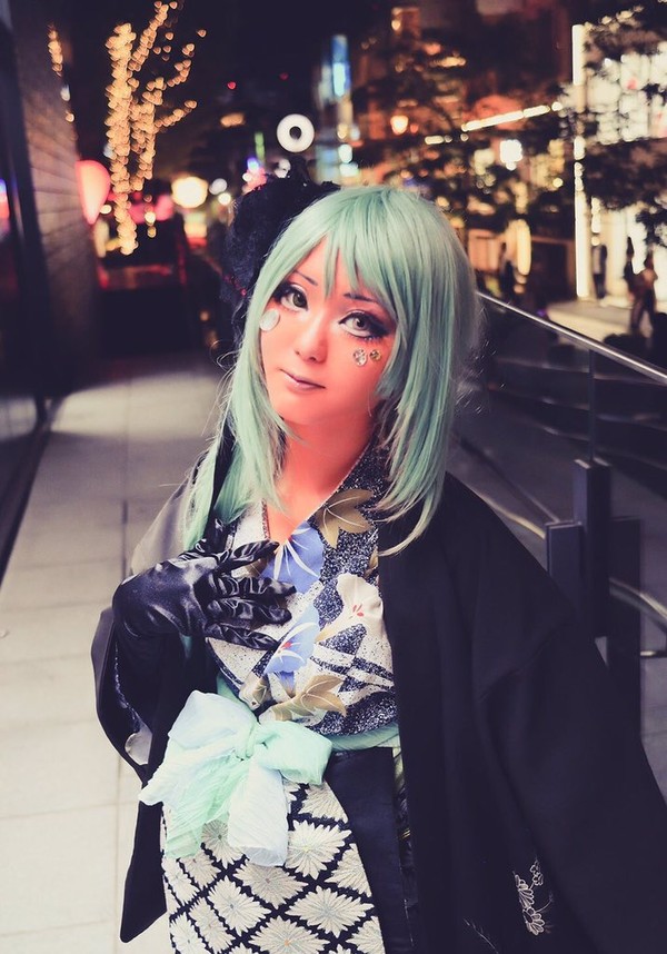 Foto Tren Gadis Warnawarni di Jepang