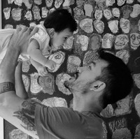 Rio Dewanto rajin mengunggah foto-foto kebersamaannya dengan bayi perempuannya yang menggemaskan, Salma. Foto-foto yang dipamerkan Rio ini membuat banyak netizen wanita baper. Mereka menjuluki Rio sebagai hot daddy. Intip foto Rio yang membuat cewek-cewek jadi gemas. Foto: Dok. Instagram Rio Dewanto