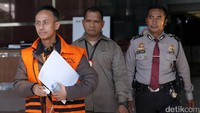 Bupati Achmad ditangkap pada 2 Agustus 2017 di kasus dugaan penyelewengan pengelolaan dana desa (Foto: Agung Pambudhy/detikcom)