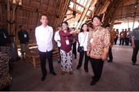Jokowi dijelaskan tentang Omah Guyub Wringinputih (Dok. Pertamina) 