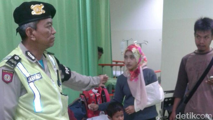 12 Pengunjung Ragunan Luka Tertimpa Pohon Tumbang, 3 Masih Dirawat