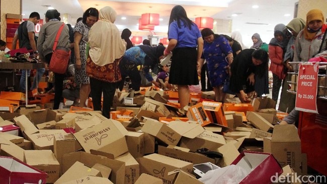 Sevel, Matahari, Hingga Debenhams Tutup Gerai di 2017