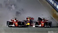 Pada balapan kali ini, apes untuk dua Ferrari, Kimi dan Vettel, sudah harus menepi sejak lap pertama, bersama Max Verstappen. Fernando Alonso, Danii Kvyat, Marcus Ericsson, Hulkenberg, dan Magnusse juga tak mencapai finis. Foto: Getty Images