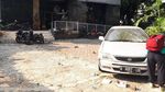 Potret Kondisi LBH Pasca Rusuh: Pagar Terkoyak, Kaca Mobil Retak