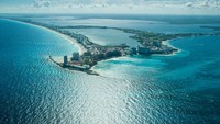 Seperti Bali dan Miami, Cancun di Meksiko menjadi salah satu destinasi favorit untuk nge-date. Siapa yang bisa menolak pantai dan sunset romantis? (Thinkstock)