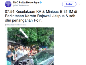 Minibus Ringsek Tabrak KRL di Stasiun Rajawali