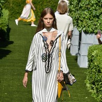 A model walks the runway during the Tory Burch Spring Summer 2018 Fashion Show at Cooper Hewitt, Smithsonian Design Museum on September 8, 2017 in New York City.  (Photo by Slaven Vlasic/Getty Images for Tory Burch)