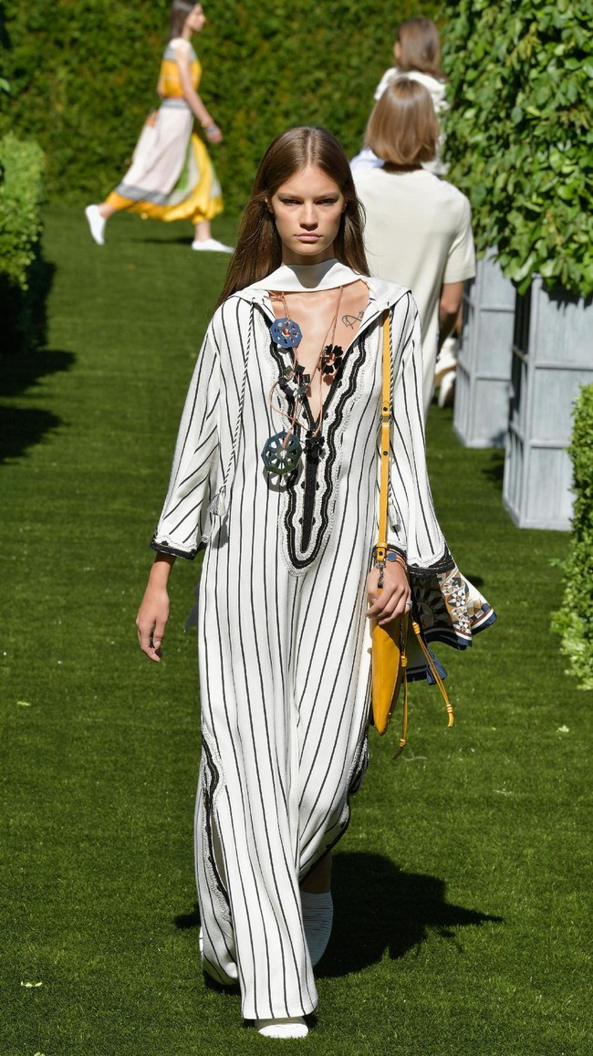 A model walks the runway during the Tory Burch Spring Summer 2018 Fashion Show at Cooper Hewitt, Smithsonian Design Museum on September 8, 2017 in New York City.  (Photo by Slaven Vlasic/Getty Images for Tory Burch)
