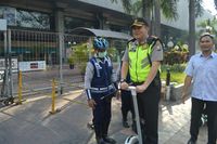 Kombes Iqbal naik segway