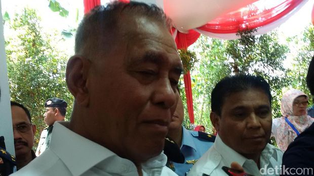 Menhan Ryamizard Ryacudu mengunjungi PT Pindad