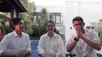 Di awal vlog, Kaesang sempat mencandai Bobby yang dinilainya terlalu kaku membuka vlog.
