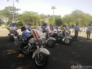 JKT48 Hingga Moge Nyungsep Warnai Hari Lalin Bhayangkara