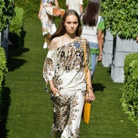 A model walks the runway during the Tory Burch Spring Summer 2018 Fashion Show at Cooper Hewitt, Smithsonian Design Museum on September 8, 2017 in New York City.  (Photo by Slaven Vlasic/Getty Images for Tory Burch)
