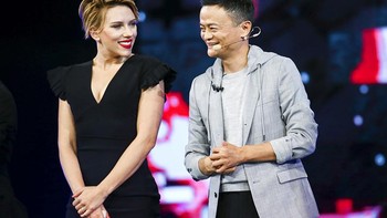 Bersama si cantik Scarlett Johansson. Foto: istimewa