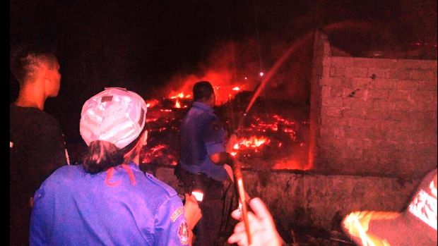11 Rumah Terbakar dalam Kebakaran di Permumikan Padat di Cianjur