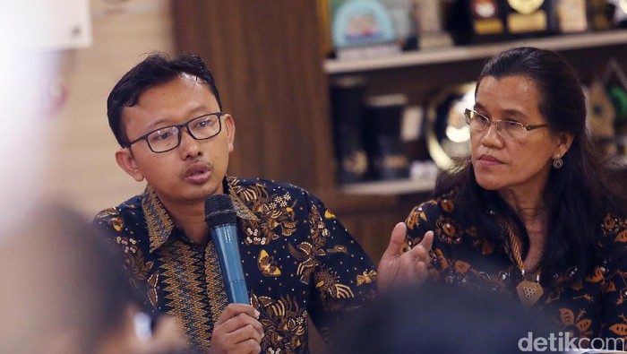 Sejumlah aktivis dan penggiat masyarakat sipil menggelar konfresi pers. Mereka menyesalkan kekerasan yang terjadi Senin (18/9) dinihari di kantor YLBHI Jakarta.