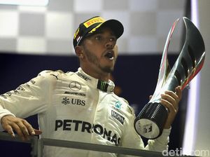Hamilton Rayakan Kemenangan di GP Singapura Bersama Neymar