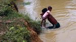 Perjuangan Anak-anak Pengungsi Rohingya Menuju Kamp Pengungsian